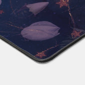 Mooie donkerpaarse bloemen groot bureaumat (Hoek)