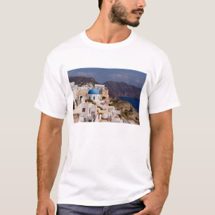 Mooie dorp Oia met witte gebouwen T-shirt
