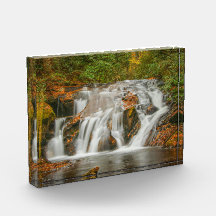 Mooie Dukes kreek waterval in N. Georgia