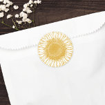 Mooie elegante gele zonnebloem herfstbruiloft ronde sticker<br><div class="desc">Deze prachtige herfst geïnspireerde bruiloft gunst sticker heeft een gele zonnebloem bloei. Dit mooie ontwerp is een fantastische keuze voor een rustieke maar elegante zomer / herfst bruiloft. Zie het collectie voor het coördineren van items!</div>