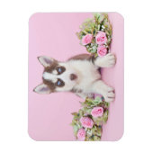 Mooie estige puppy met roze rozen magneet (Verticaal)