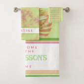 Mooie exotische bloemen op batik-groen gebruik bad handdoek (Insitu)