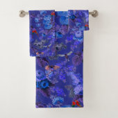 Mooie exotische vogel, blauwe achtergrond bad handdoek (Insitu)