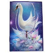 Mooie Fantasy Witte Zwaan met Bloemen Medium Cadeauzakje (Voorkant)