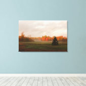 Mooie Farmland Misty Morning Serenity Canvas Afdruk (Insitu (Houten vloer))