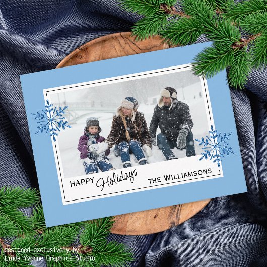 Mooie faux glitter snowflakes op lichtblauw briefkaart