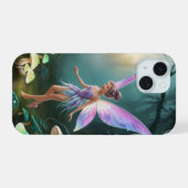 Mooie fee in een betoverd paddenstoelbos iPhone 15 case (Achterkant horizontaal)