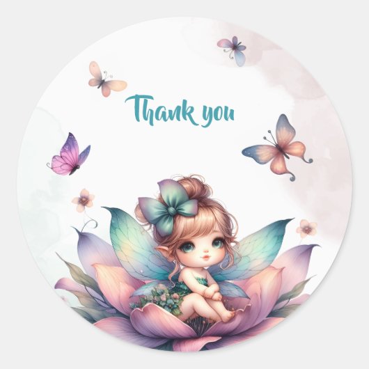 Mooie fee zittend in de bloem ronde sticker (Voorkant)