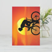 Mooie fiets silhouet zonsondergang scène kleurrijk feestdagenkaart (Staand voorkant)