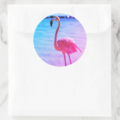 Mooie Flamingo in het water op een strand Ronde Sticker (Tas)