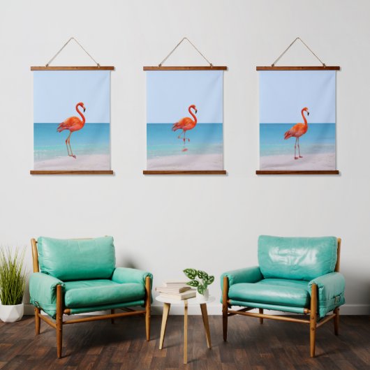 Mooie Flamingos op het strand Hangend Wandkleed (Woonkamer)