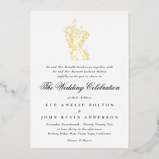 Mooie Floral GOLD Monogram Sketched Wedding Fo Folie Uitnodiging (Voorkant)