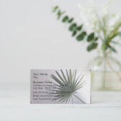 Mooie foto van een ventilatorpalmblad tegen witte  visitekaartje (Staand voorkant)