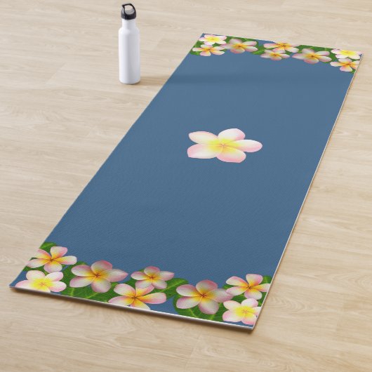 Mooie Frangipani-bloemen op prijs: blauw Yogamat (In situ)