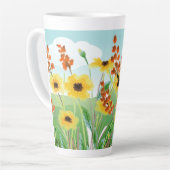 Mooie gele bloemen blauwe hemel en vlinder latte mok (Linkerhoek)