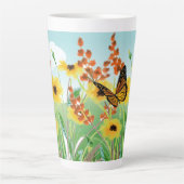 Mooie gele bloemen blauwe hemel en vlinder latte mok (Voorkant)