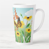 Mooie gele bloemen blauwe hemel en vlinder latte mok (Rechts)