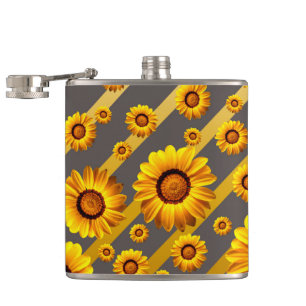 Mooie gele bloemen op grijs, gouden strepen heupfles