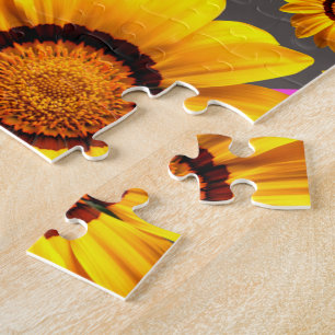 Mooie gele bloemen op grijs, roze strepen legpuzzel