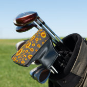Mooie gele bloemen op grijze achtergrond golfheadcover (Insitu)
