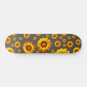 Mooie gele bloemen op grijze achtergrond persoonlijk skateboard (Horizontaal)
