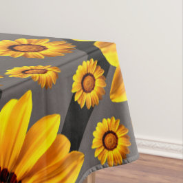 Mooie gele bloemen op grijze zilveren strepen tafelkleed