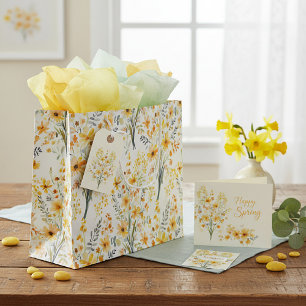 Mooie gele lenteveldbloemen groot cadeauzakje