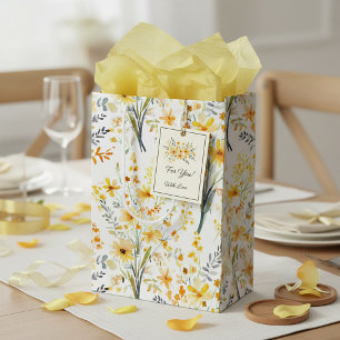 Mooie gele lenteveldbloemen medium cadeauzakje