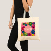 Mooie gepersonaliseerde bloemen op een felroze tas (Voorkant (product))