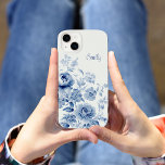 Mooie gepersonaliseerde Waterverf blauwe Rozen Case-Mate iPhone 14 Plus Hoesje<br><div class="desc">Mooie artistieke spray van licht stoffige blauw waterverf stijl rozen en wilde bloemen op een gebroken witte achtergrond met tekstveld voor jouw naam of monogram.</div>