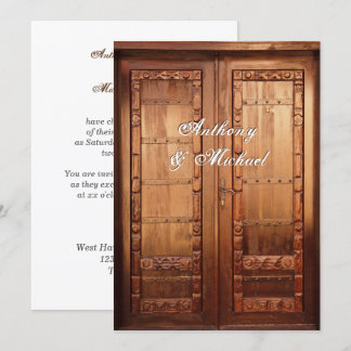 Mooie gesneden houten deur bruiloft uitnodiging
