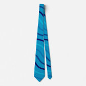 Mooie gestreepte golvende blauwe stropdas (Voorkant)