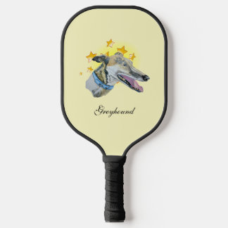 Mooie, gladde grijze hond is een ster pickleball paddle