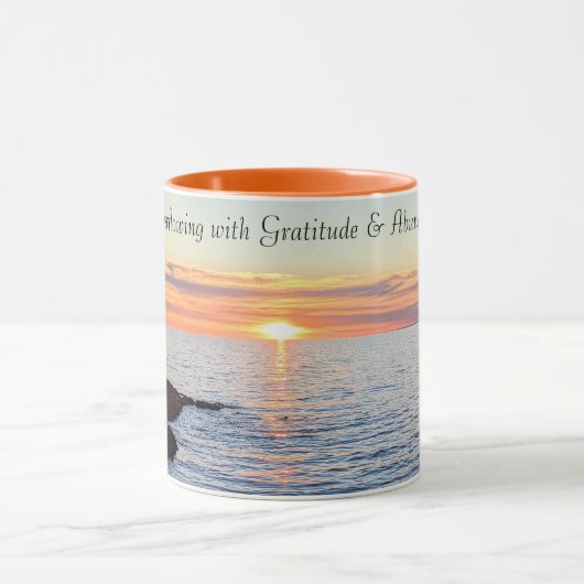 Mooie Golden Sunset op Zee Dankbaarheid Sinaasappe Mok (Midden)