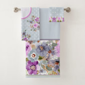 Mooie gouden paarse bloem op grijze polkadot bad handdoek (Insitu)