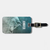 Mooie Grijze Wolf in een Donker Bos Bagagelabel (Voorkant horizontaal)