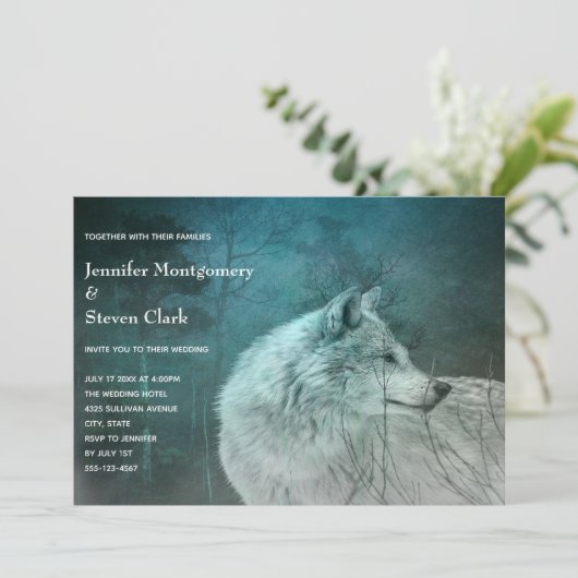 Mooie Grijze Wolf in een Donker Bos Bruiloft Kaart (Staand voorkant)