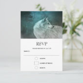Mooie Grijze Wolf in een Donker Bos Bruiloft RSVP Kaartje (Staand voorkant)