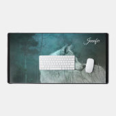Mooie Grijze Wolf in een Donker Bos Bureaumat (Keyboard & Muis)