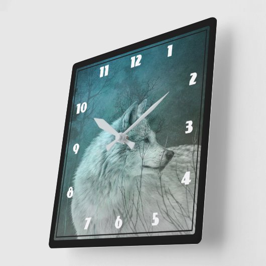 Mooie Grijze Wolf in een Donker Bos Vierkante Klok (Hoek)