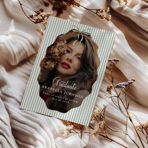 Mooie groen gestreepte afstudeerfoto met lint aankondiging