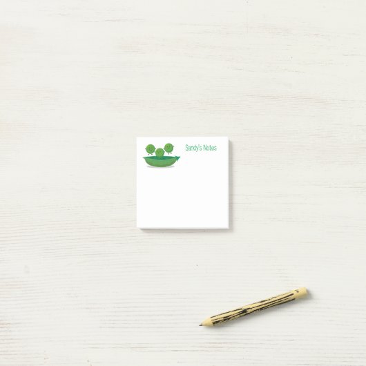 Mooie groene erwten en pod cartoon illustratie post-it® notes (Op bureau)