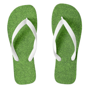 Mooie groene grastextuur vanaf golfbaan teenslippers