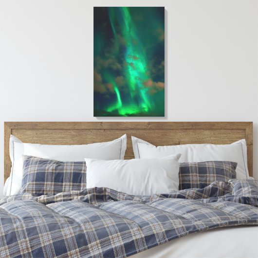 Mooie groene noordelijke lichten met wolken canvas afdruk (Insitu (Slaapkamer))