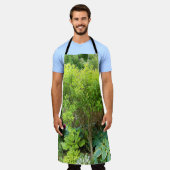Mooie groene tuinaanleg met hosta's schort (Gedragen)
