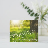Mooie Groene Vallei met Witte Bloemen Condoleance Briefkaart (Staand voorkant)