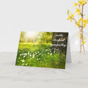 Mooie Groene Vallei met Witte Bloemen Condoleance Kaart