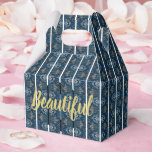 Mooie gunst doos - PAS HET AAN Bedankdoosjes<br><div class="desc">Mooie Favor Boxes kunnen worden GEPERSONALISEERD met jouw naam(s), evenement en datum of verlof zoals het is. Let op andere feestartikelen in het 'Beautiful' Party Theme Collectie. blauwe strepen zijn altijd opvallend en je zult vast iets vinden in dit prachtige collectie dat je opvalt. Kies uit huishoudartikelen, kleding, feestartikelen en...</div>