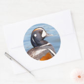 Mooie Harlequin Duck op de Rock Ronde Sticker (Envelop)