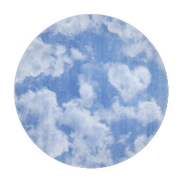 Mooie hartvormige wolk in blauwe lucht vrolijk gel snijplank